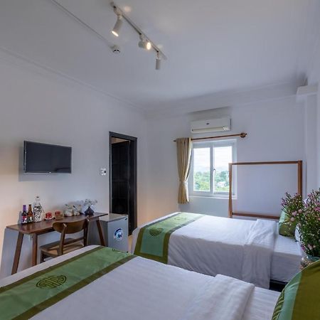 Charming Riverside Hotel Хуе Екстериор снимка