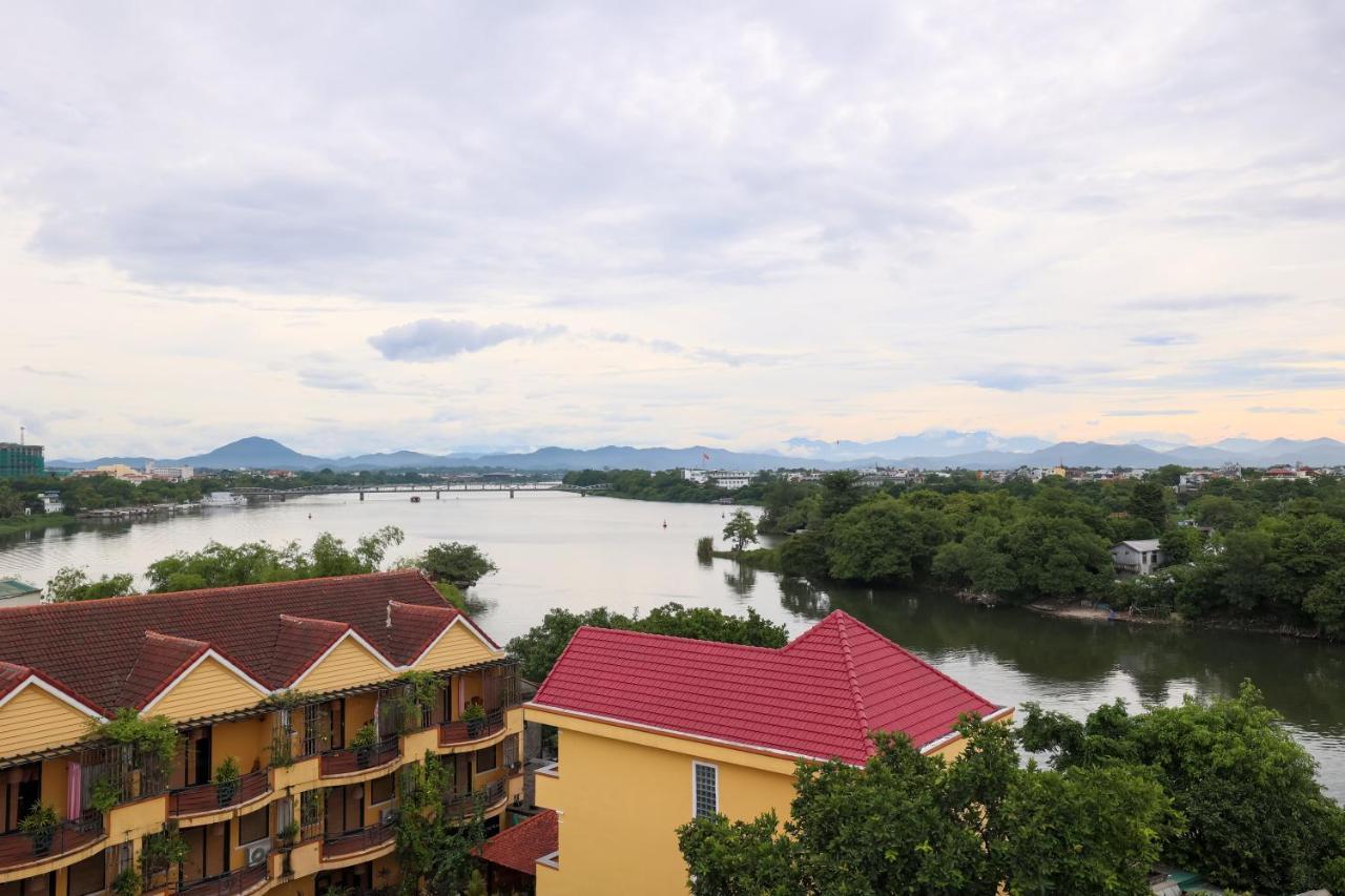 Charming Riverside Hotel Хуе Екстериор снимка