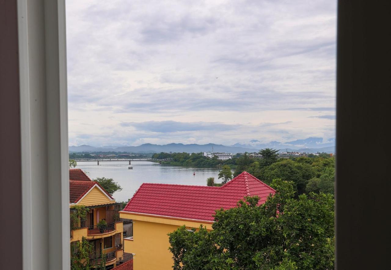 Charming Riverside Hotel Хуе Екстериор снимка