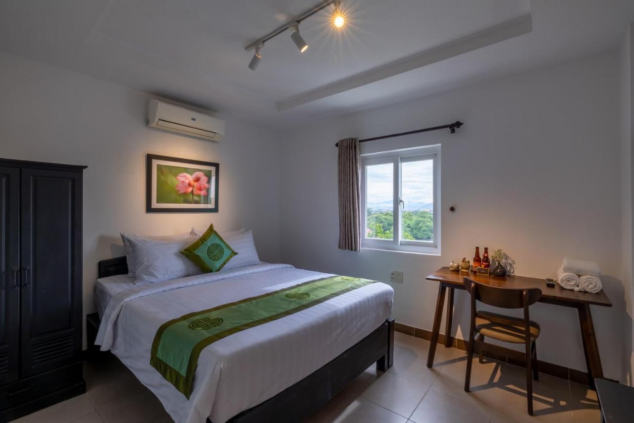Charming Riverside Hotel Хуе Екстериор снимка