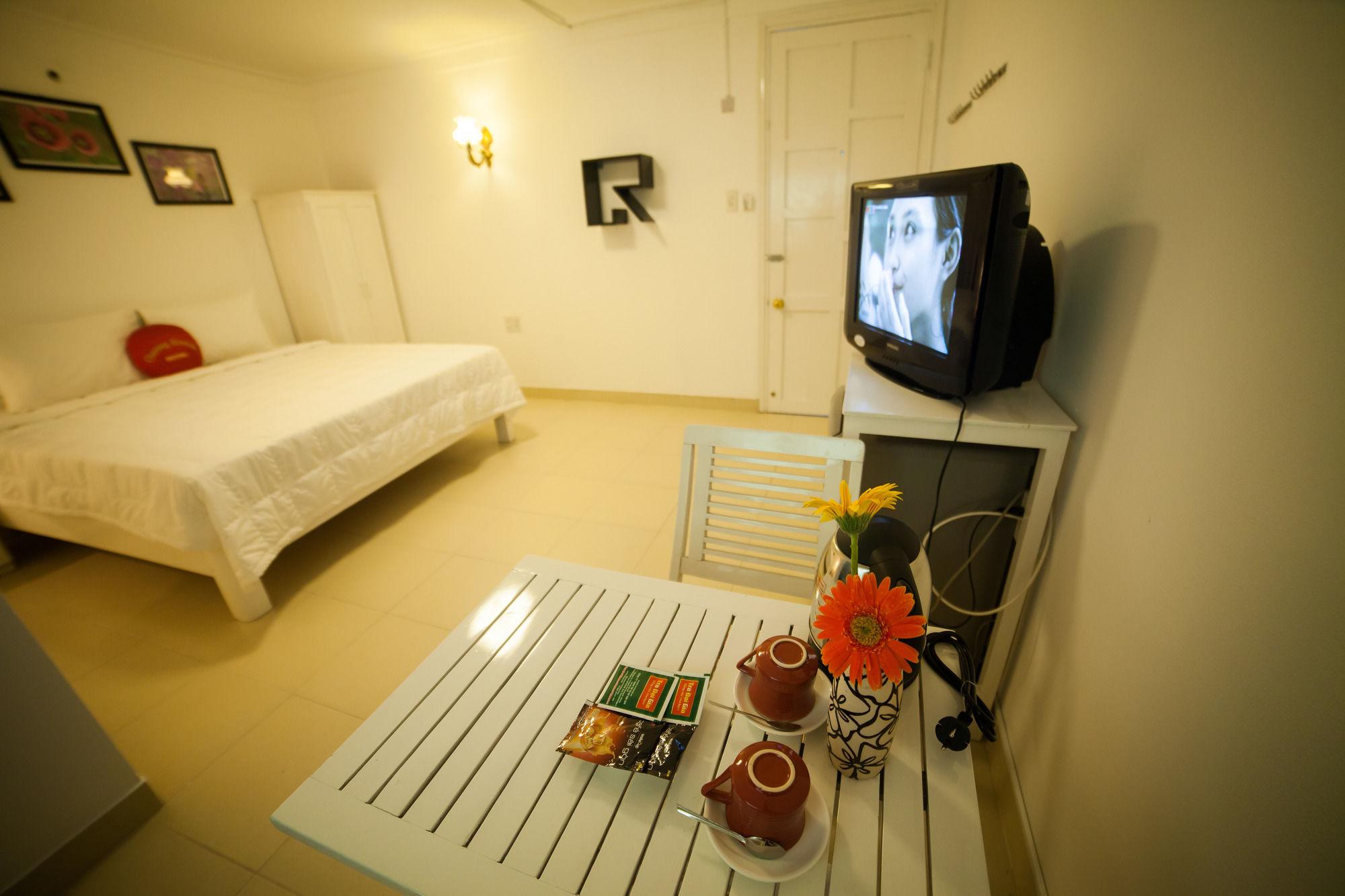 Charming Riverside Hotel Хуе Екстериор снимка