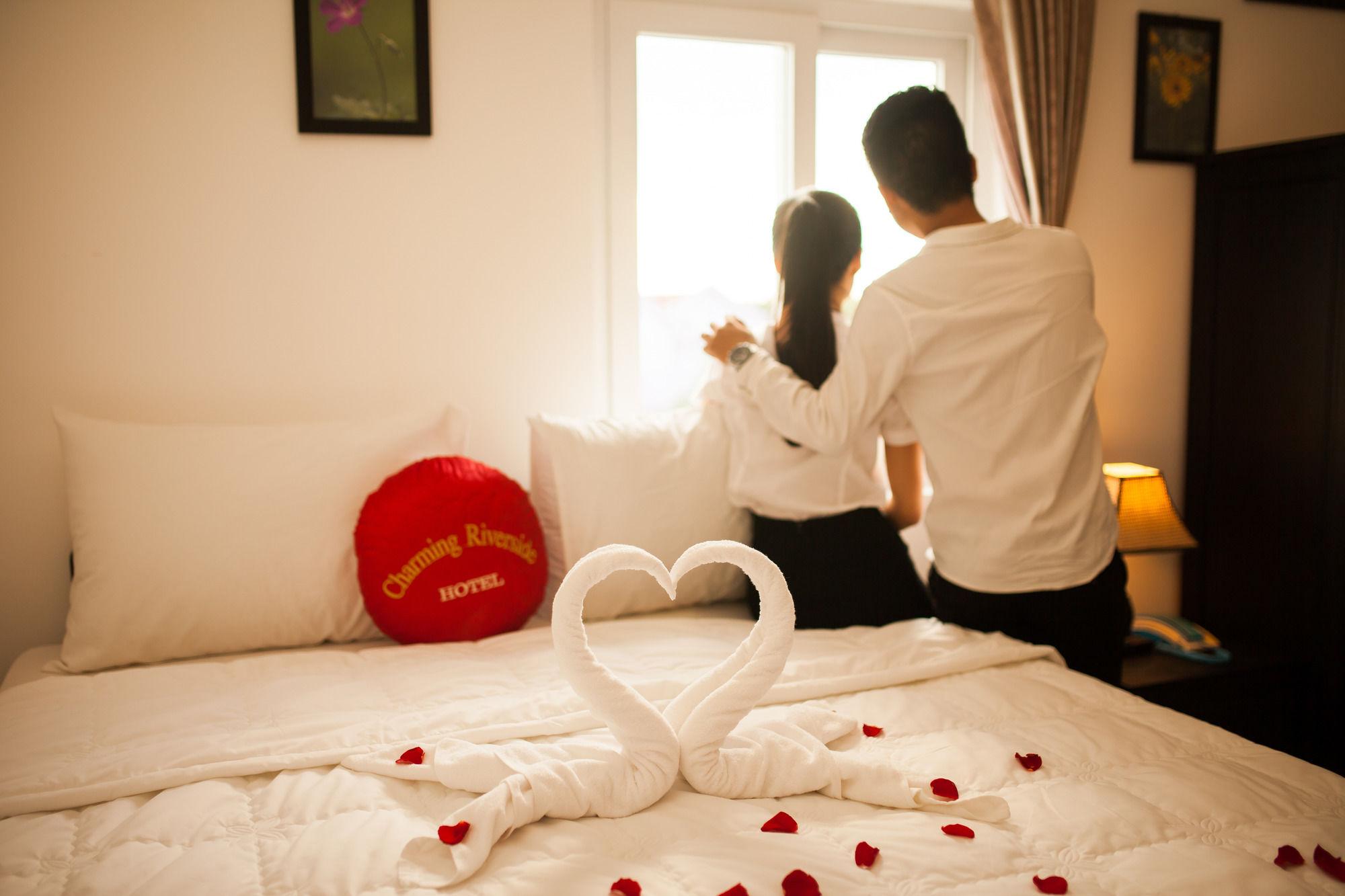 Charming Riverside Hotel Хуе Екстериор снимка
