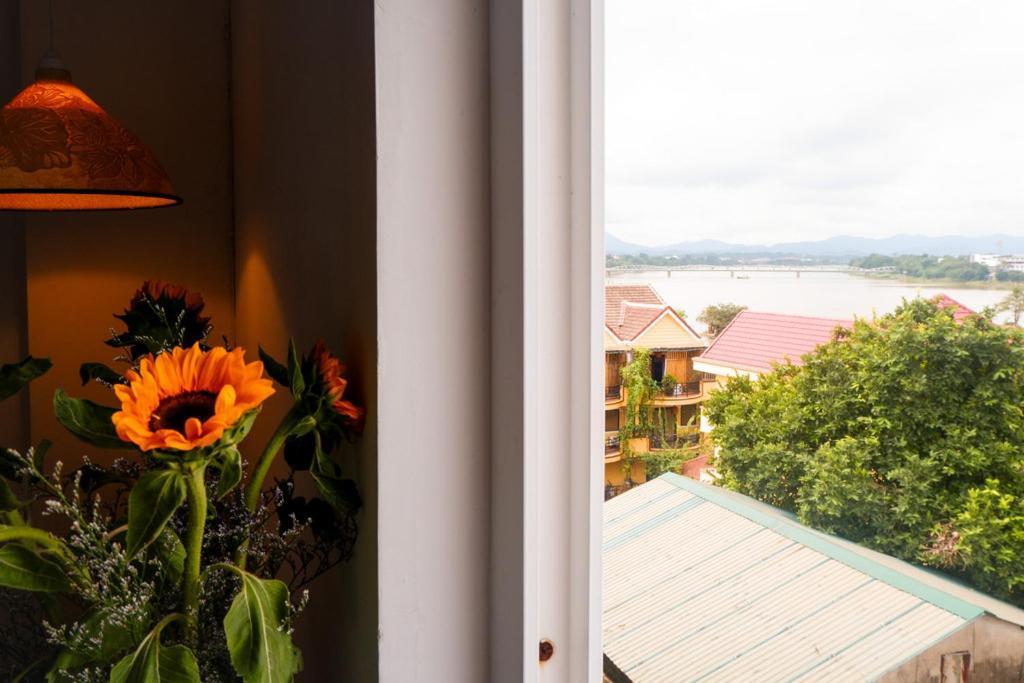 Charming Riverside Hotel Хуе Екстериор снимка