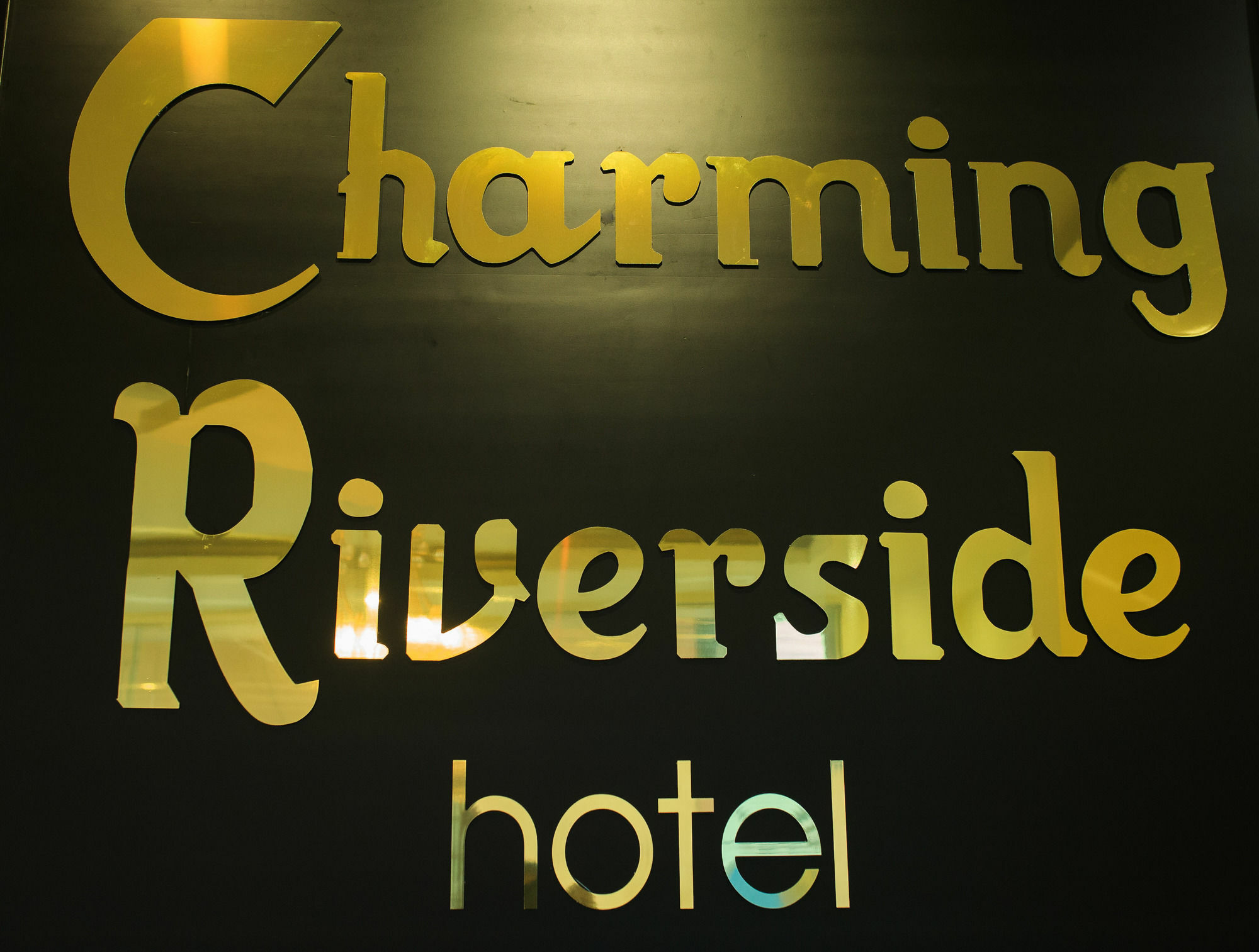 Charming Riverside Hotel Хуе Екстериор снимка